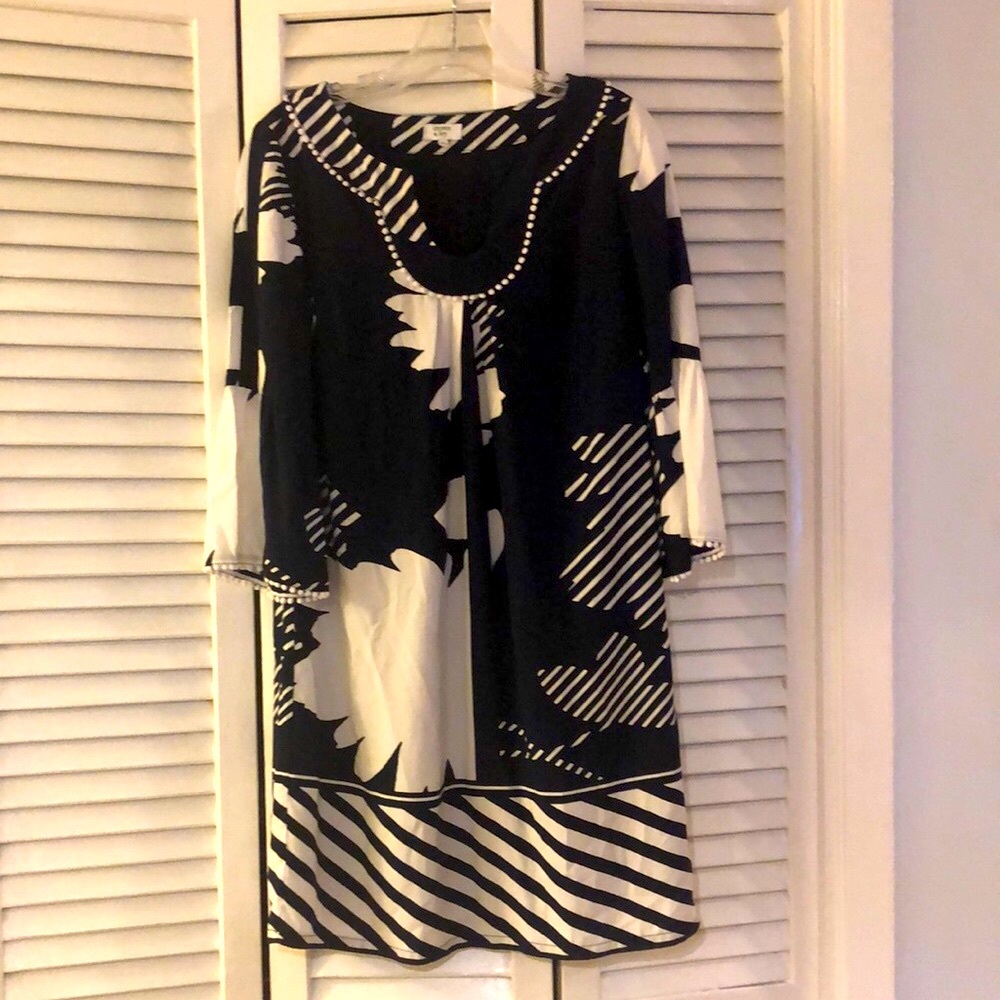 Crown & Ivy navy & white slip on dress, size 2